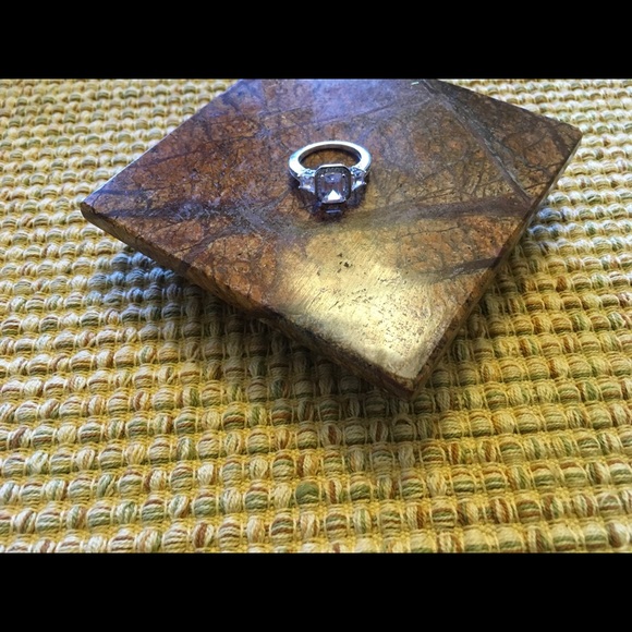 BEAUTIFUL EMERALD CUT RING. CZ AND 925 - Picture 2 of 6